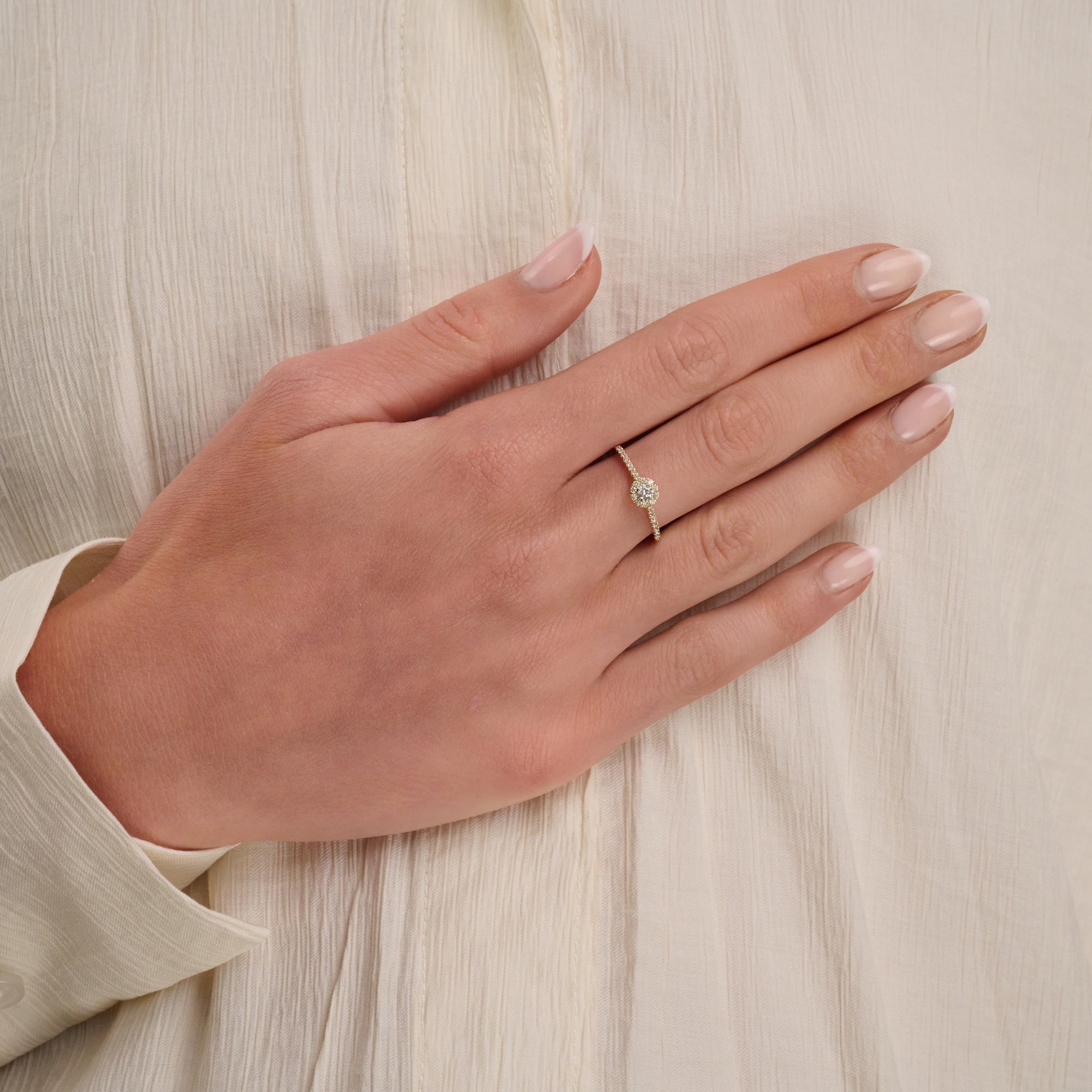 Round Diamond Halo Ring