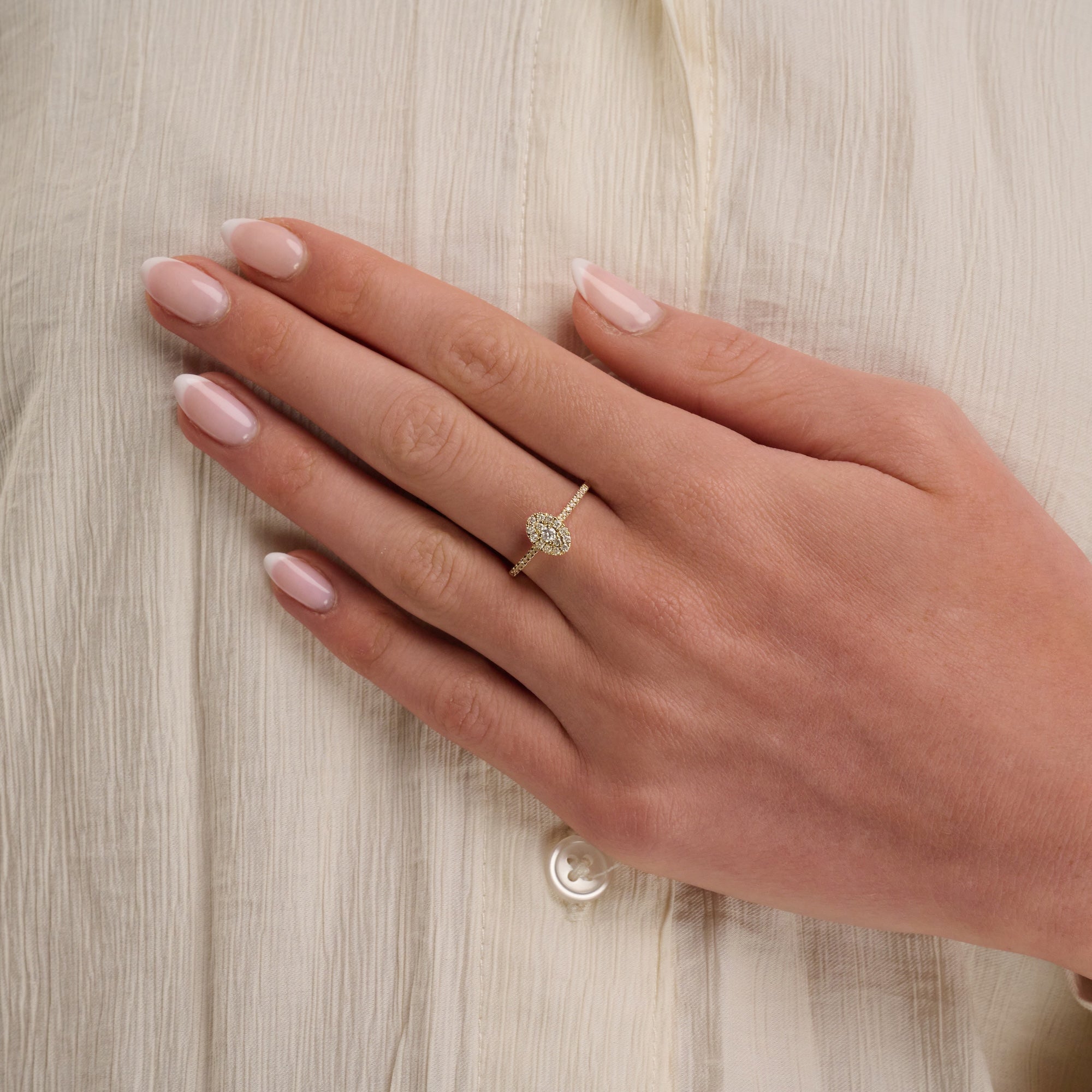 Oval Illusion Diamond Ring